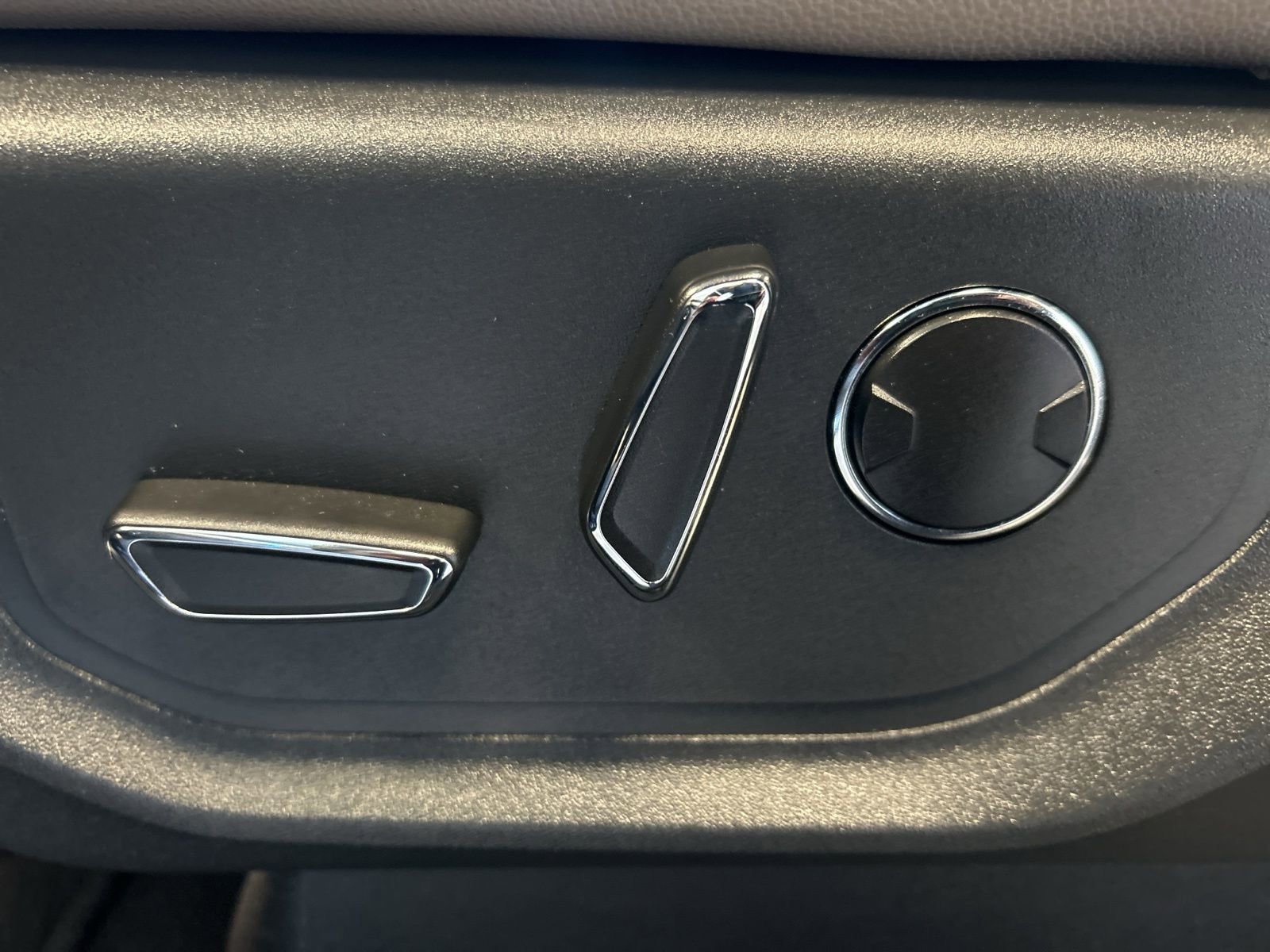 Used 2024 Ford Expedition Max Limited image 19