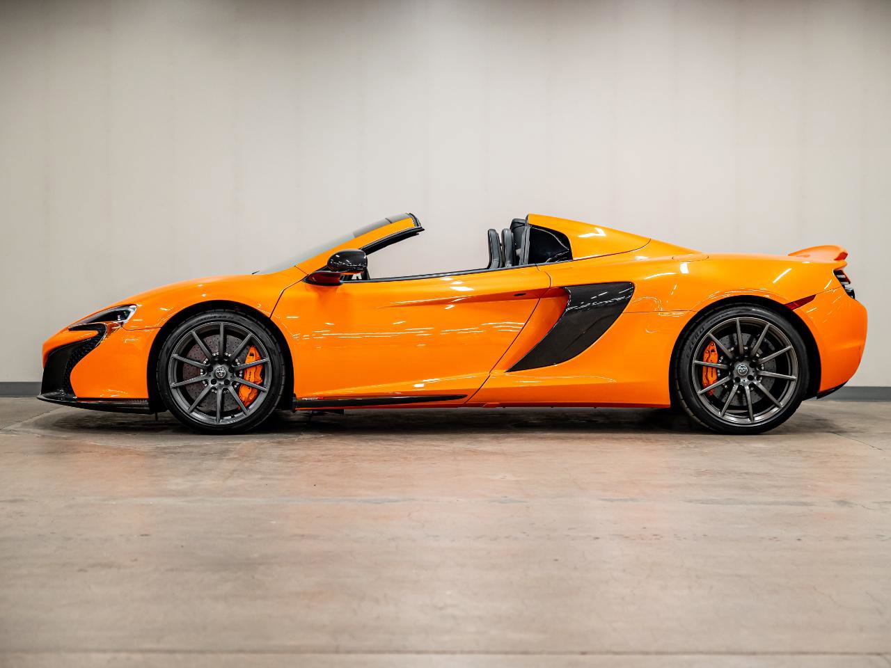 Used 2015 McLaren 650S Spider image 20