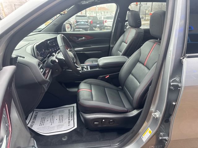 Used 2025 Chevrolet Traverse RS image 13