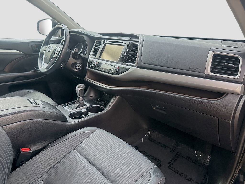 Used 2019 Toyota Highlander Plus AWD/4WD image 34