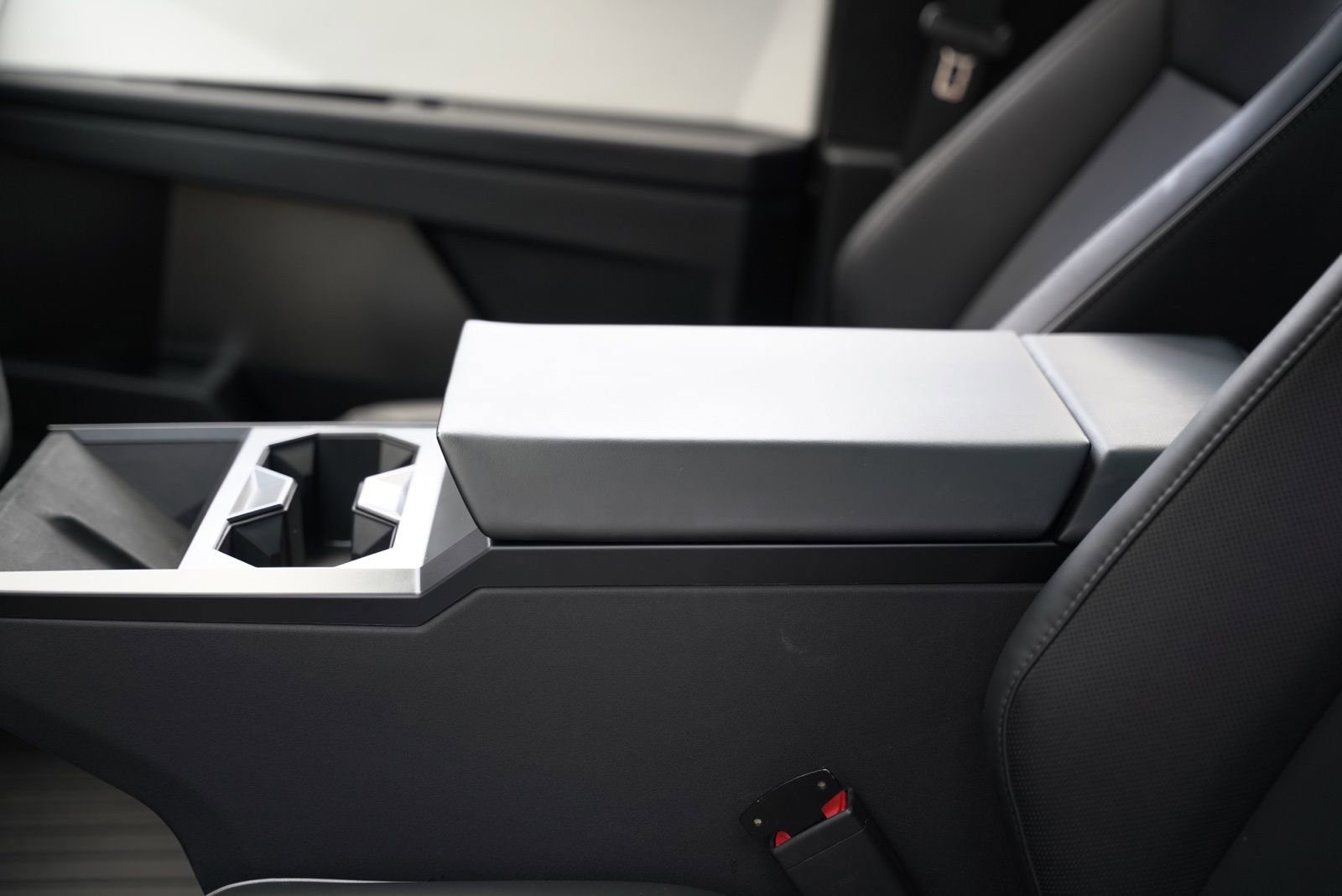 Used 2024 Tesla Cybertruck AWD Crew Cab image 30