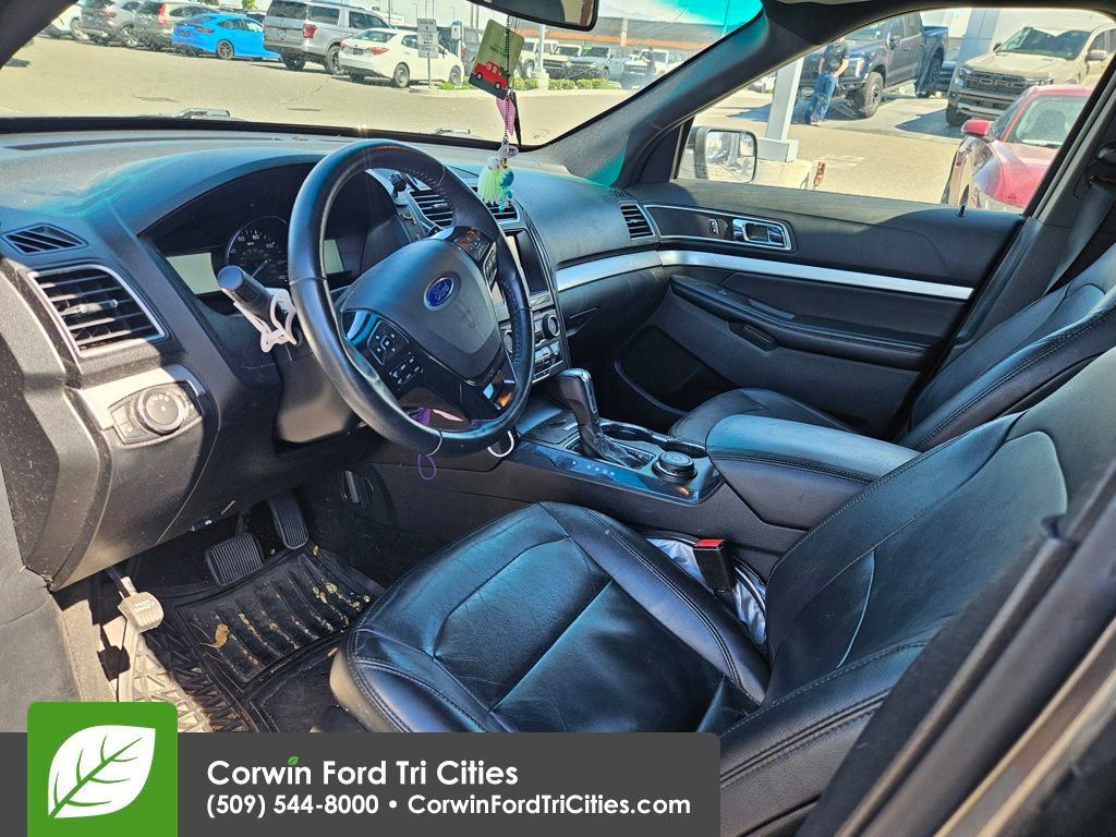 Used 2016 Ford Explorer XLT w/ Equipment Group 202A AWD/4WD image 4