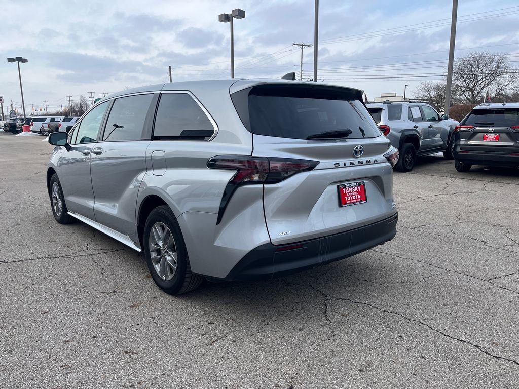 Certified 2024 Toyota Sienna LE image 3