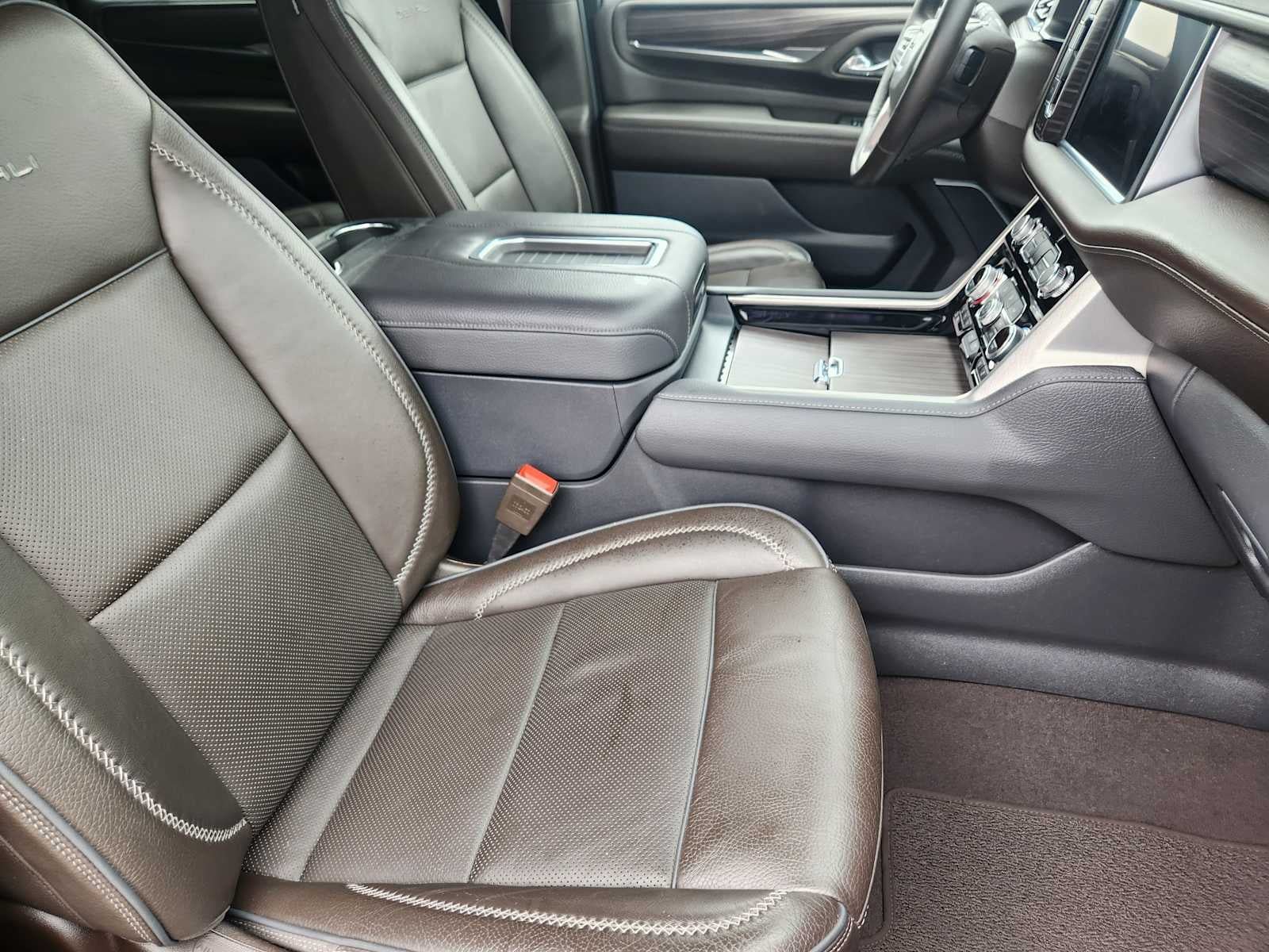 Used 2024 GMC Yukon XL Denali AWD/4WD image 17