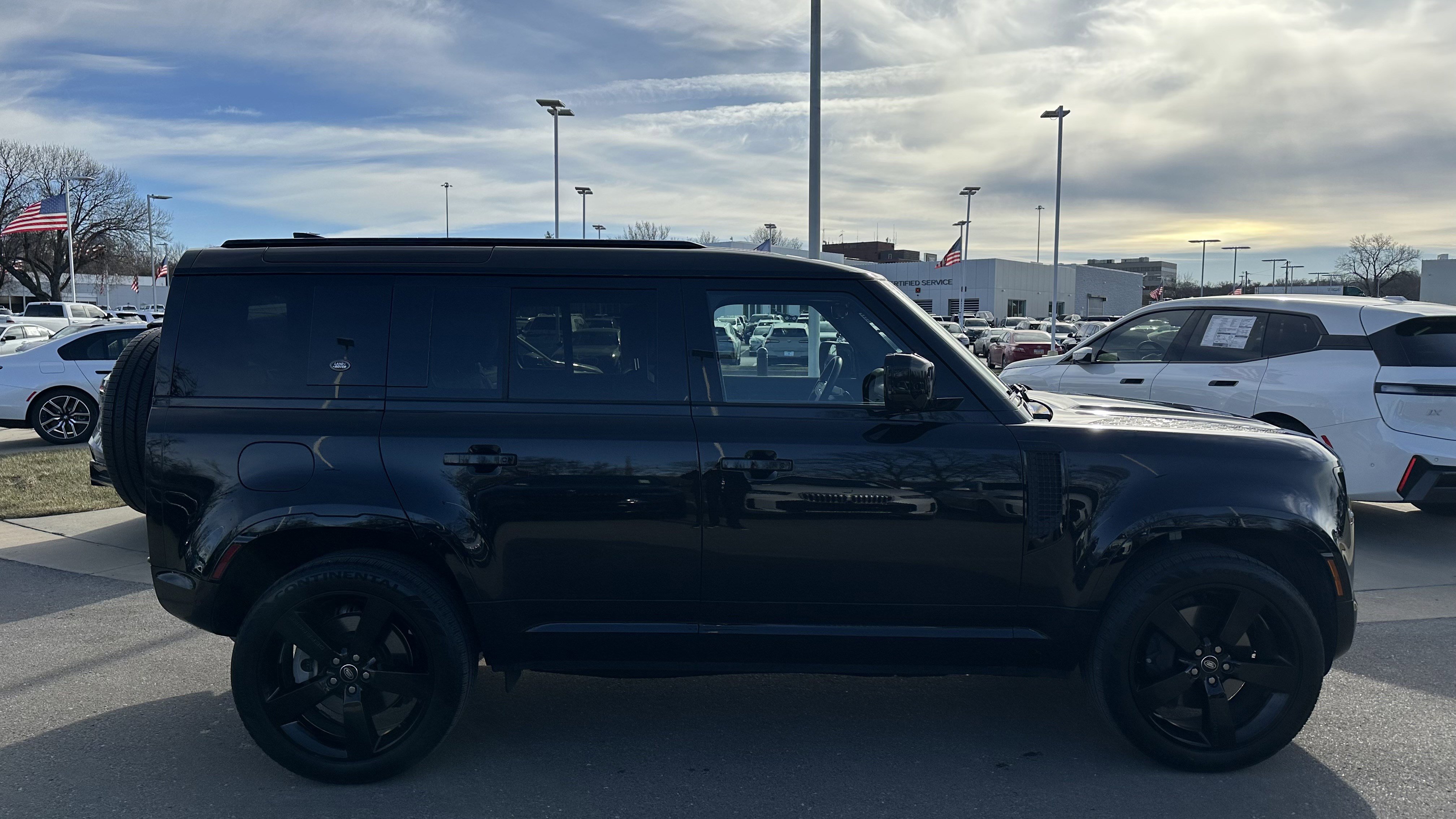 Used 2024 Land Rover Defender 110 X-Dynamic SE image 11