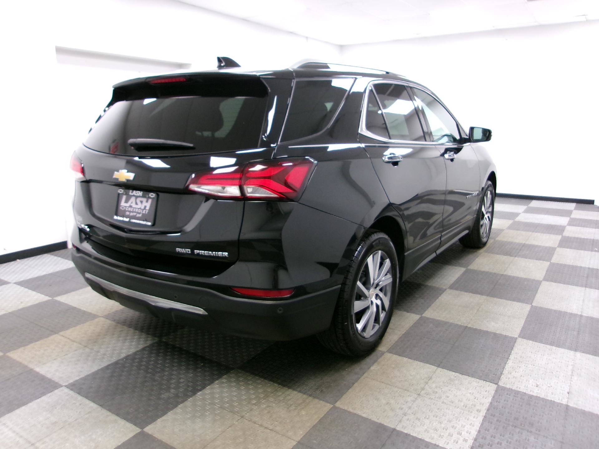 Used 2023 Chevrolet Equinox Premier w/ LPO, Floor Liner Package AWD/4WD image 13