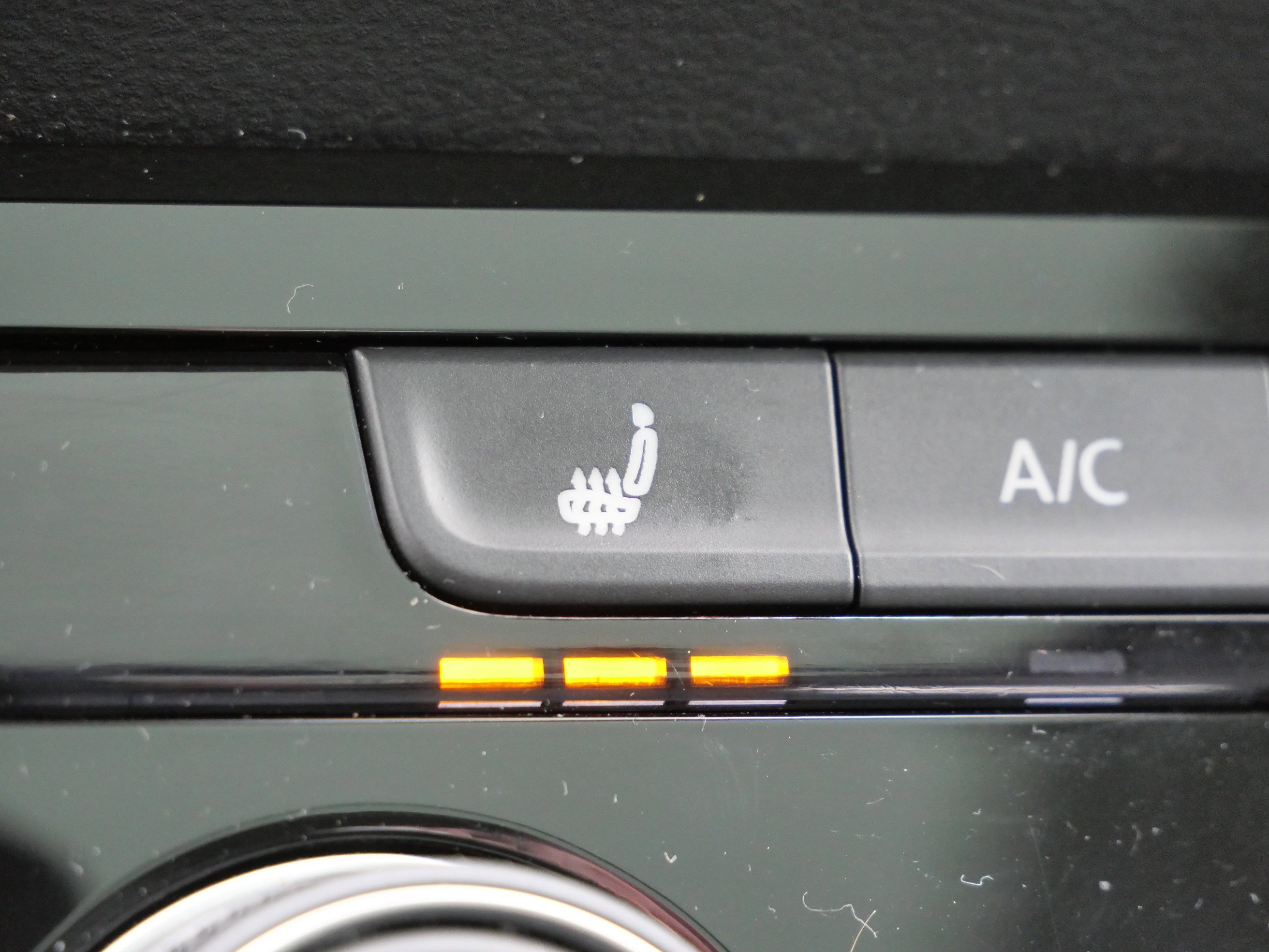 Certified 2023 Volkswagen Taos SE w/ Panoramic Sunroof Package image 30