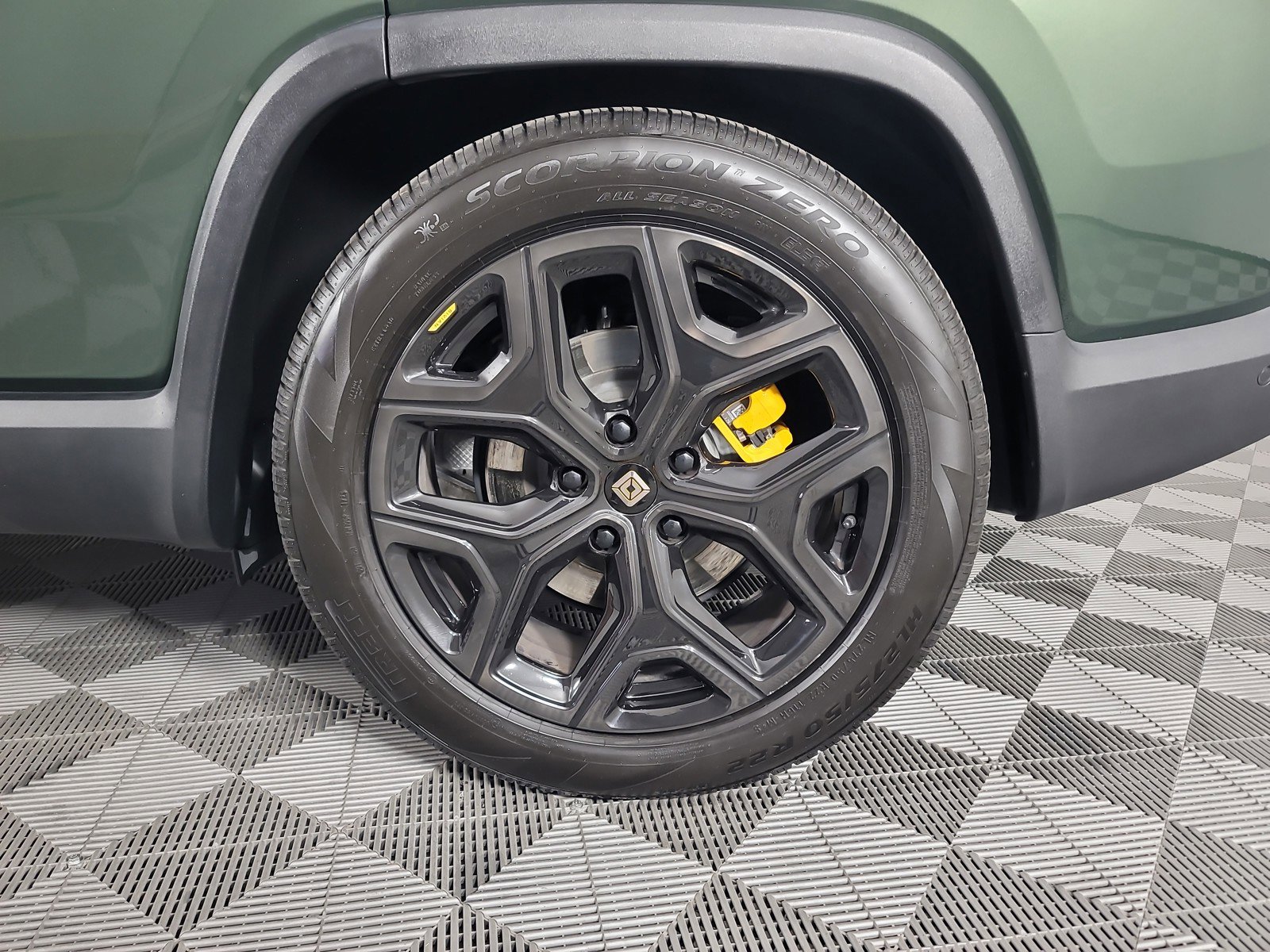 Used 2024 Rivian R1S Adventure image 10