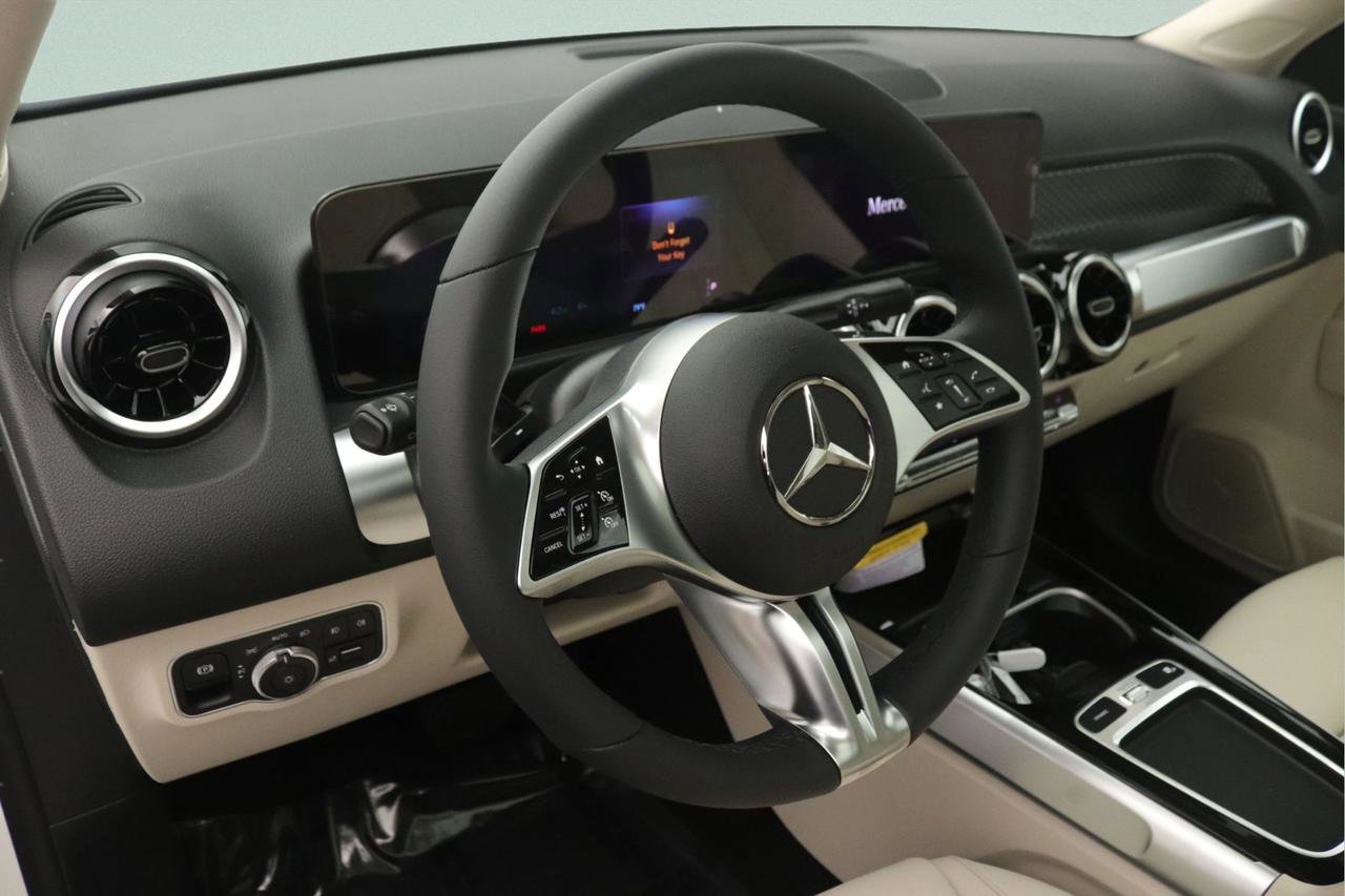 New 2026 Mercedes-Benz GLB 250 image 4