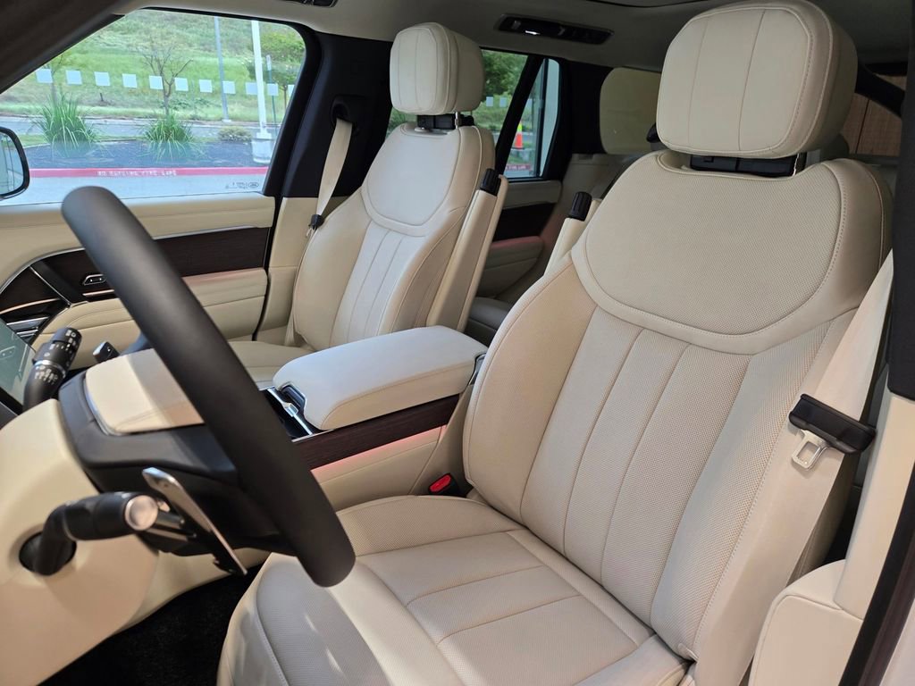 New 2026 Land Rover Range Rover SE image 14