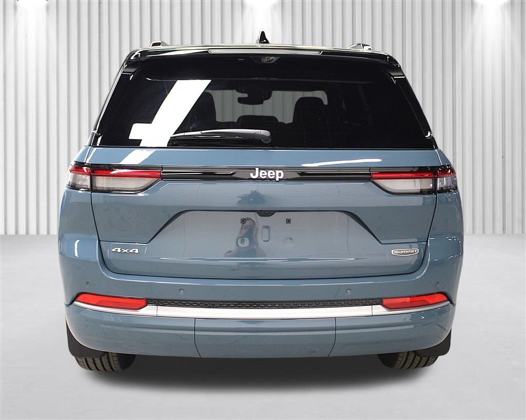 New 2026 Jeep Grand Cherokee Summit w/ MOPAR Finishing Package AWD/4WD image 4