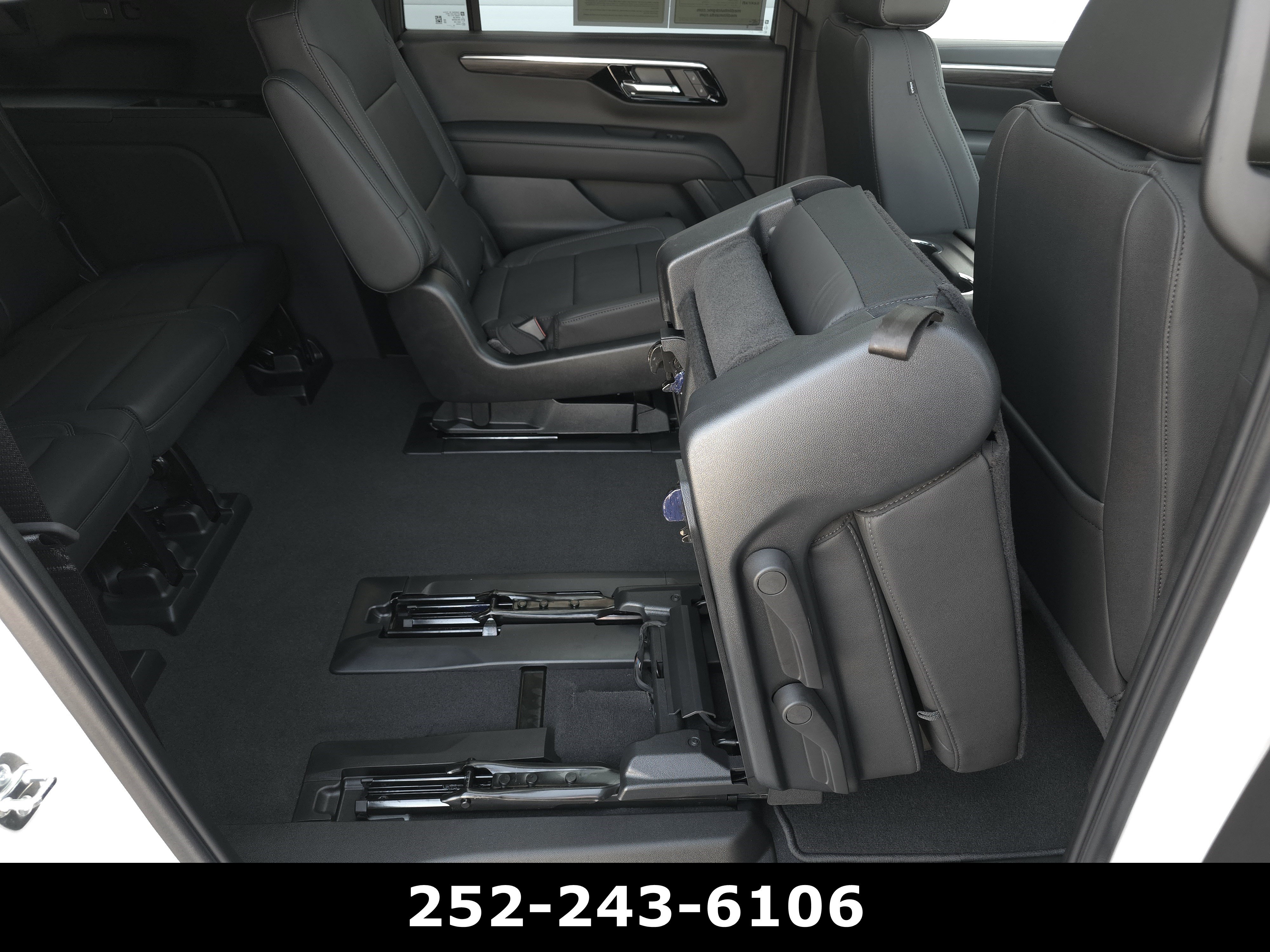 Used 2025 Chevrolet Suburban Z71 w/ Z71 Off-Road Package AWD/4WD image 44