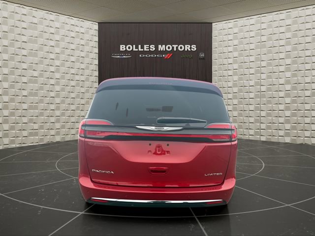 Certified 2024 Chrysler Pacifica Limited image 4