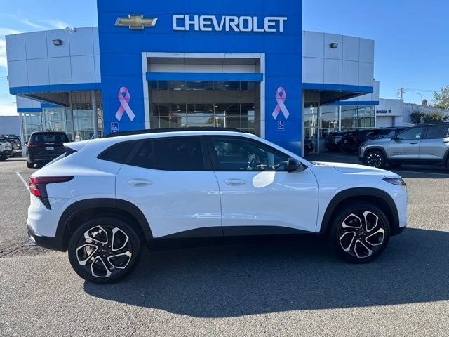 Used 2024 Chevrolet Trax RS w/ Sunroof Package FWD image 6