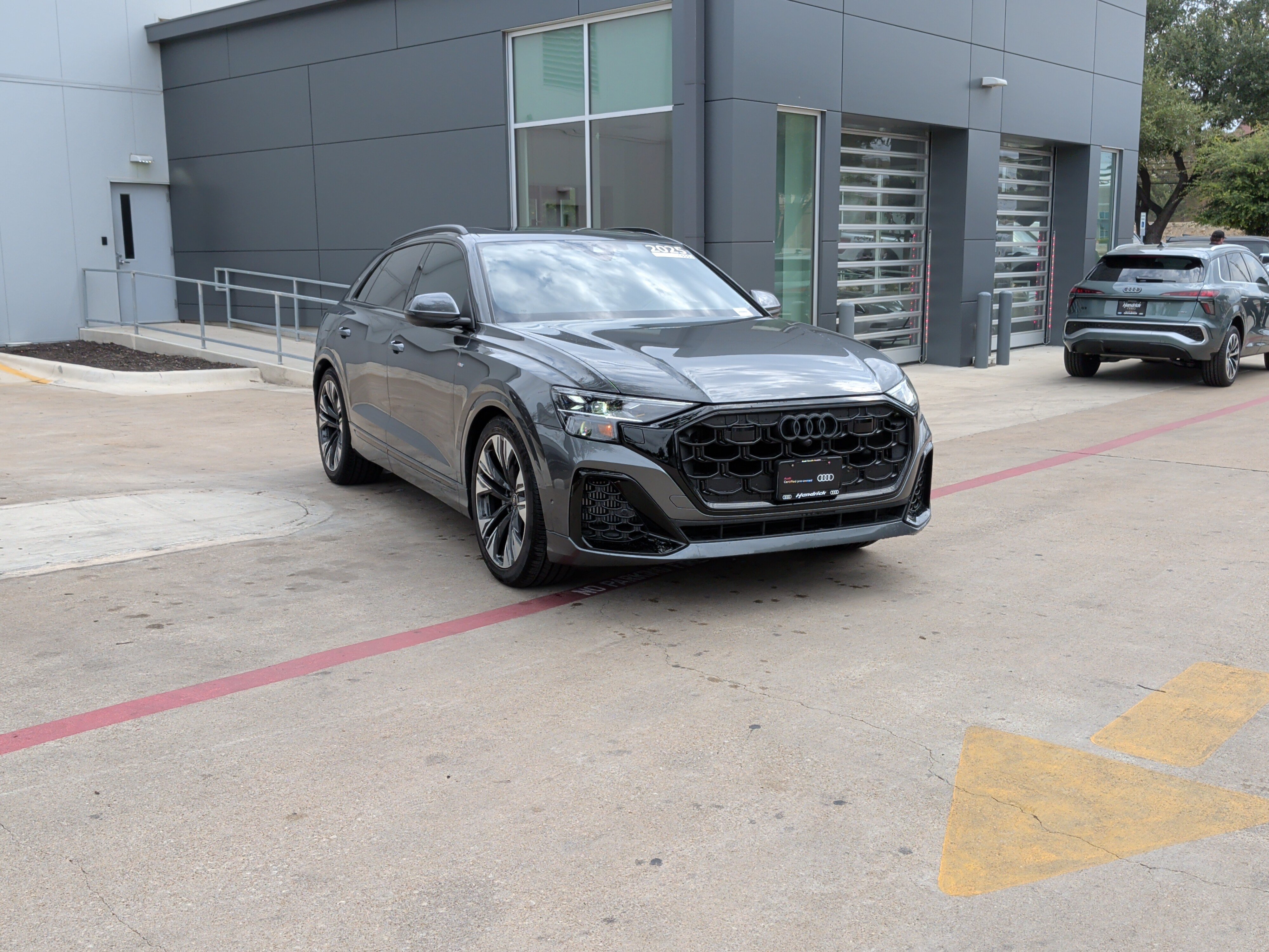 Certified 2025 Audi Q8 Prestige AWD/4WD image 2