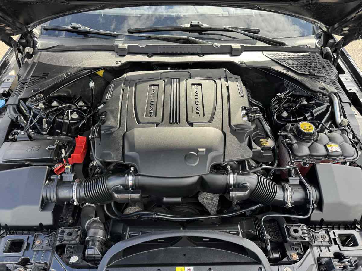 Used 2016 Jaguar XF S image 51