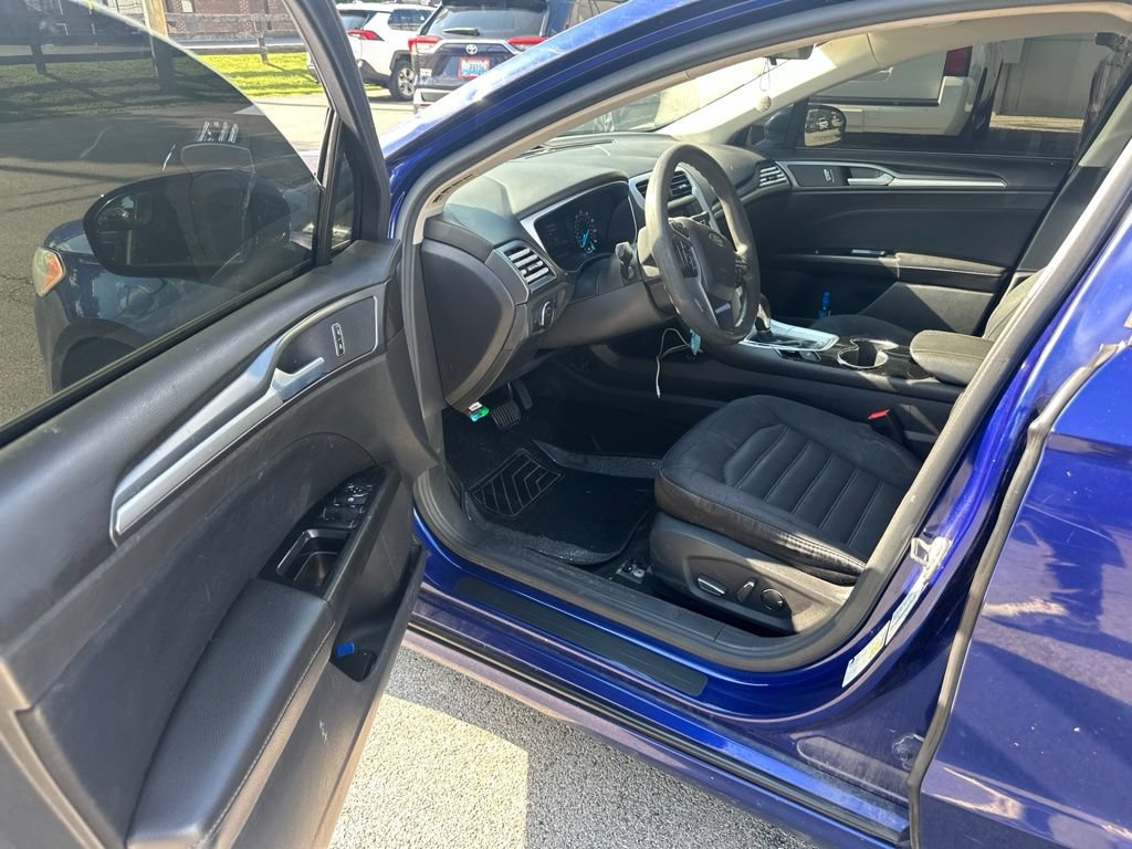 Used 2015 Ford Fusion SE FWD image 5