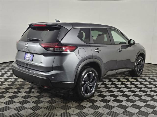 Used 2025 Nissan Rogue SV image 3