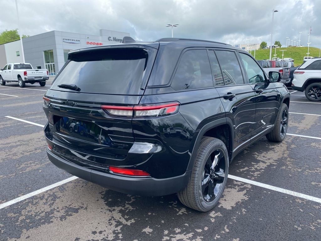 New 2025 Jeep Grand Cherokee Limited w/ Black Appearance Package image 3