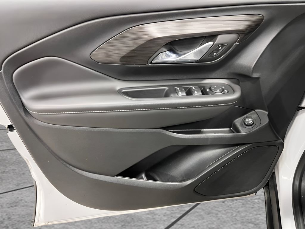 Used 2023 GMC Terrain SLE w/ Driver Convenience Package image 10