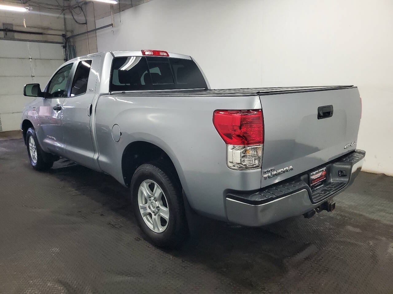Used 2012 Toyota Tundra 4x4 Double Cab w/ SR5 Pkg image 5