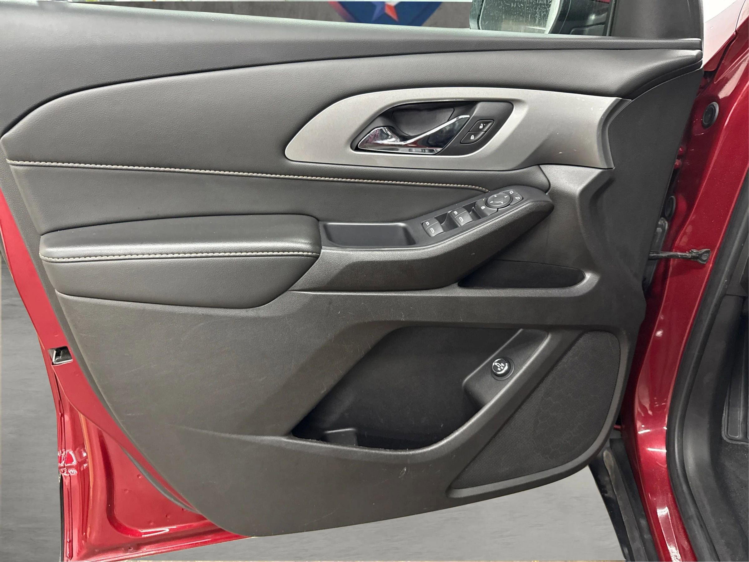 Used 2021 Chevrolet Traverse LT image 41