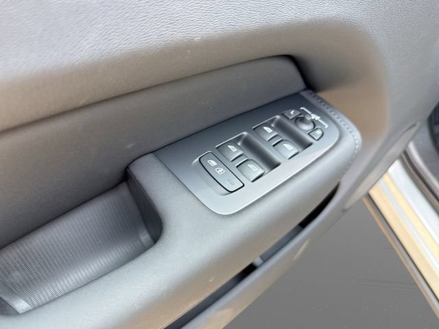 New 2027 Volvo XC60 B5 Core AWD/4WD image 15