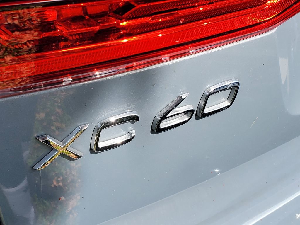 Used 2022 Volvo XC60 B5 Inscription image 7