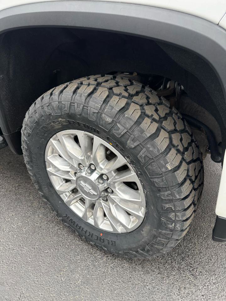 Used 2020 Chevrolet Silverado 2500 High Country w/ Z71 Off-Road Package image 13