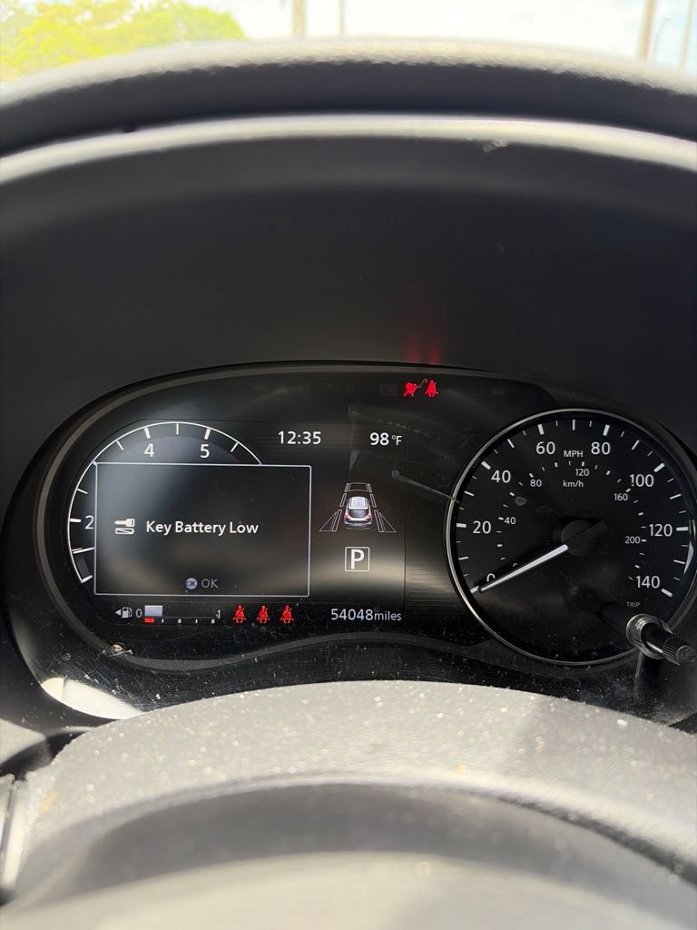 Used 2021 Nissan Kicks SV FWD image 2