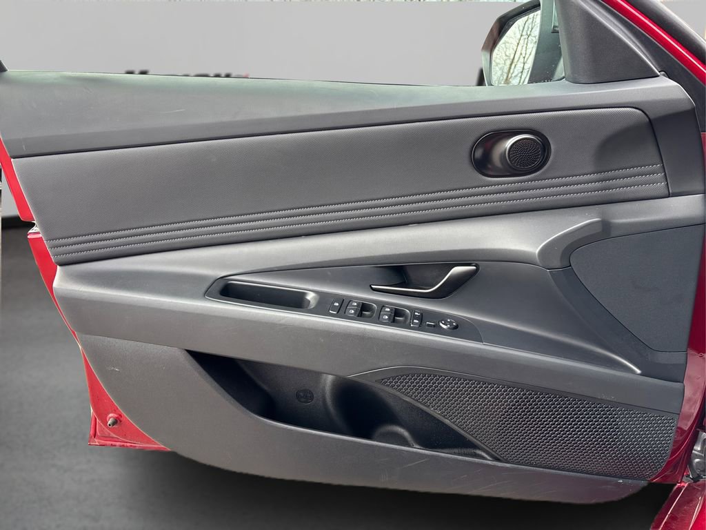 Certified 2025 Hyundai Elantra Sport image 25