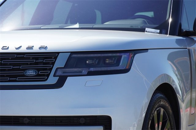 Used 2023 Land Rover Range Rover SE image 4