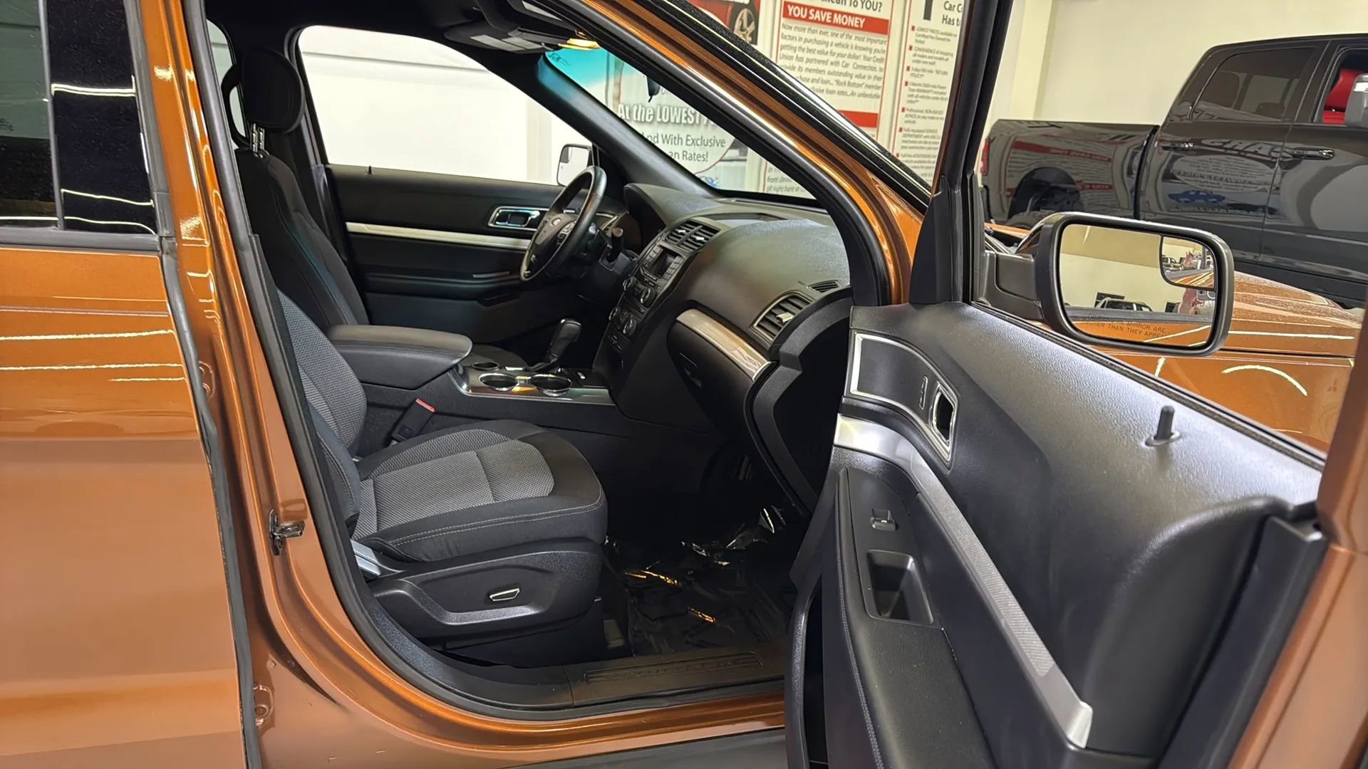 Used 2017 Ford Explorer XLT FWD image 11