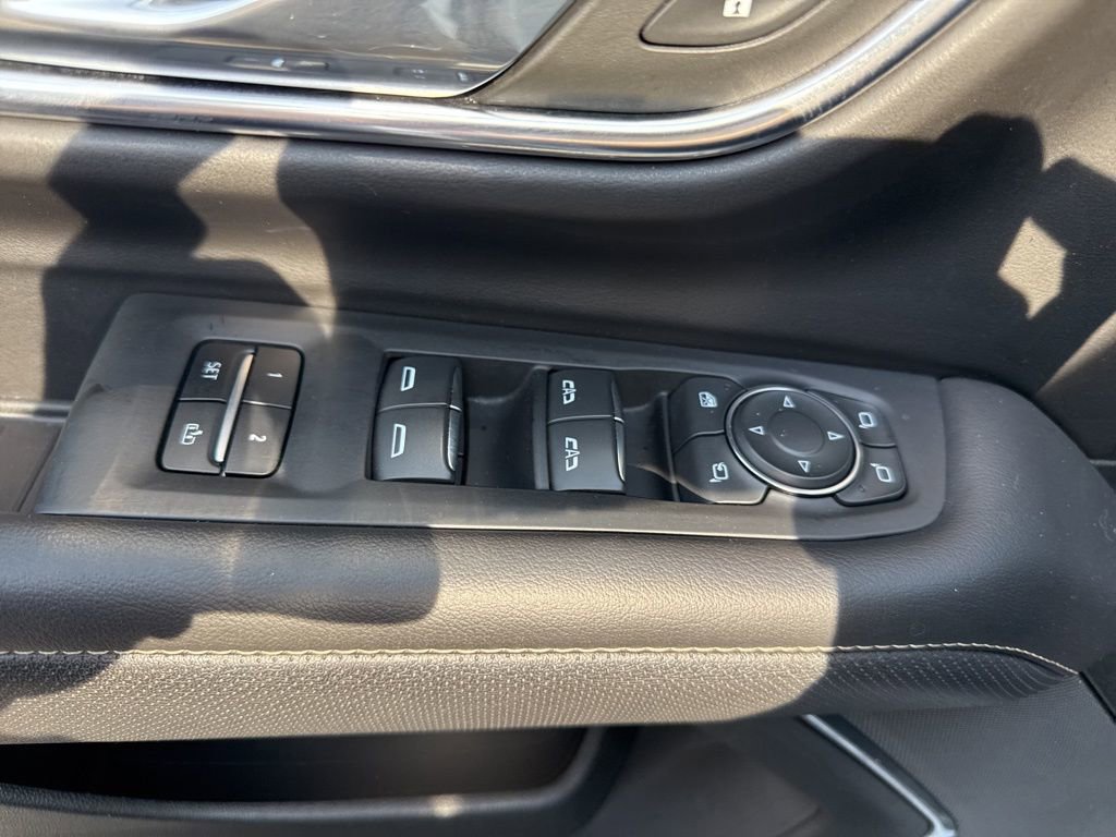 Used 2023 Chevrolet Suburban Premier image 30