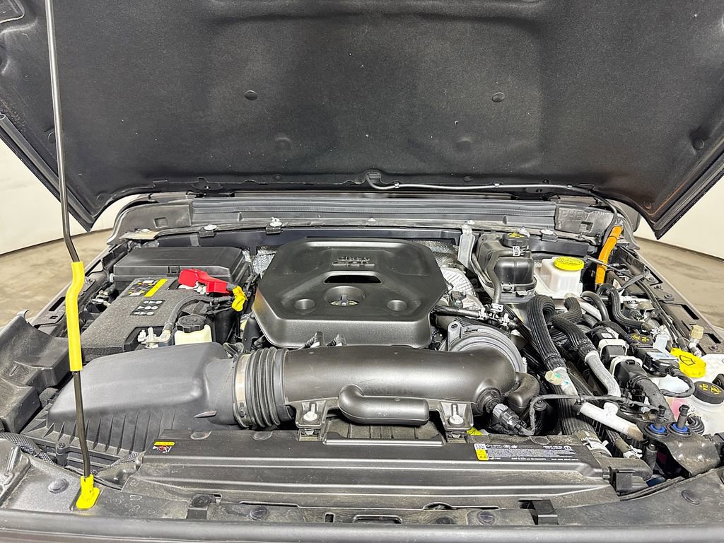 Used 2025 Jeep Wrangler Unlimited Sahara w/ Safety Group AWD/4WD image 26