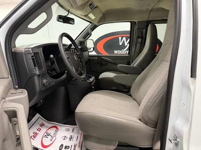 Used 2025 Chevrolet Express 3500 LS image 9