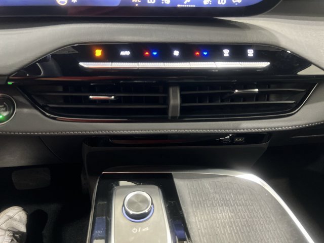 Certified 2025 Buick Enclave Sport Touring w/ Power Package FWD image 17