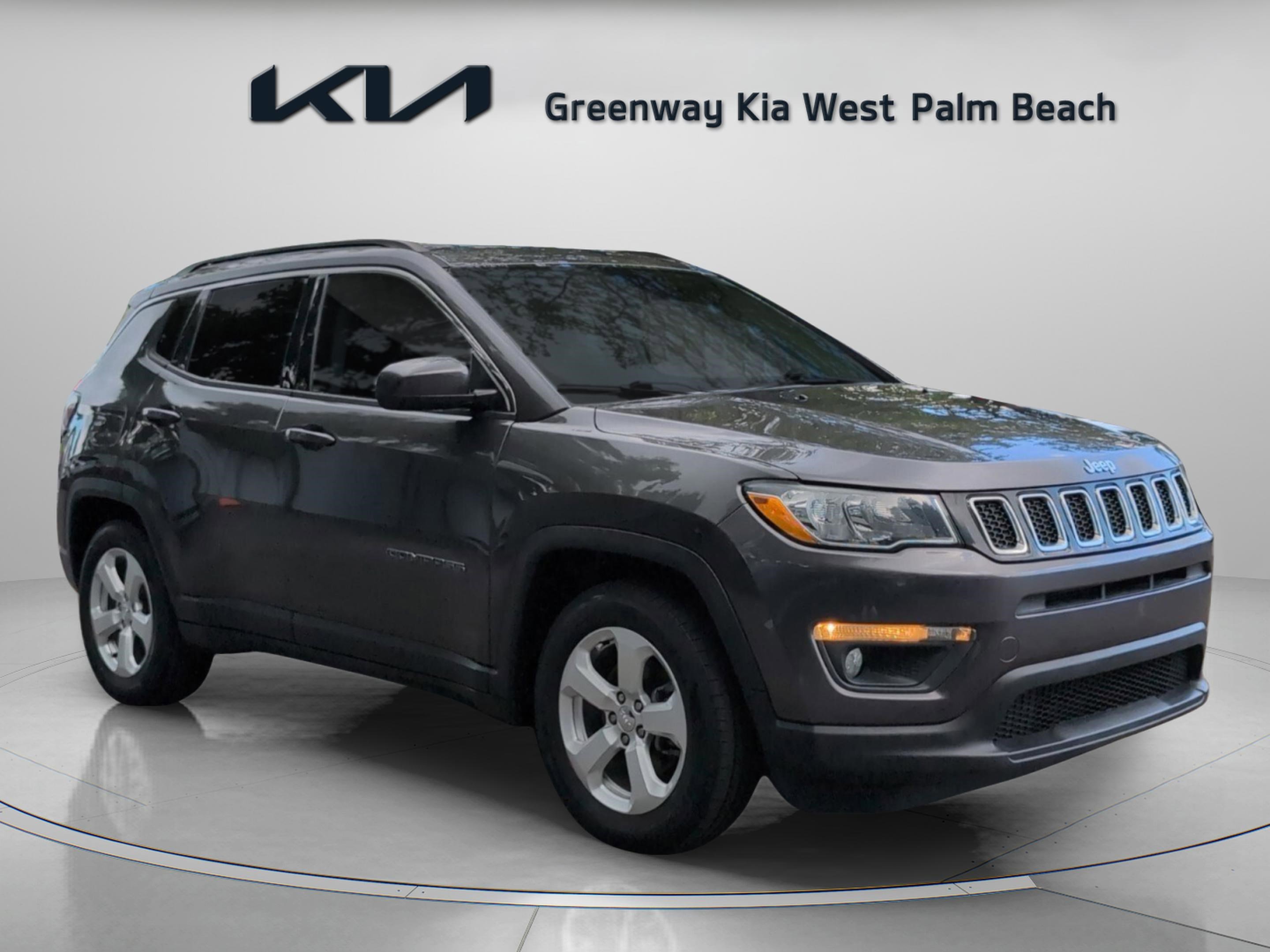 Used 2019 Jeep Compass Latitude image 1