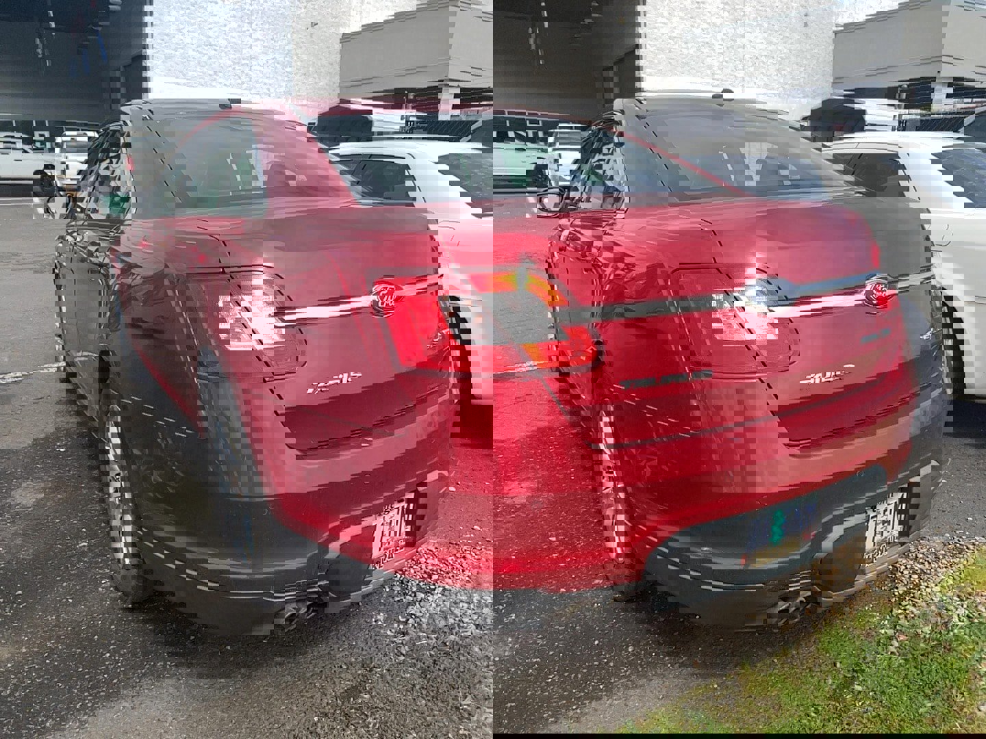 Used 2010 Ford Taurus SEL image 4