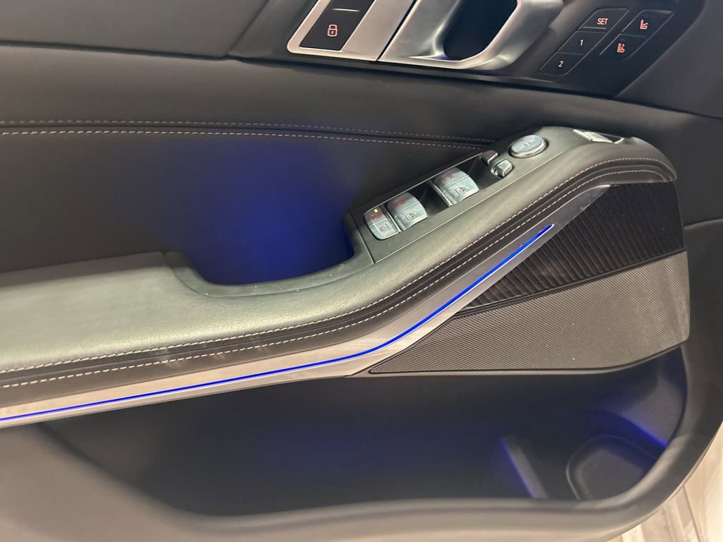 Used 2024 BMW X7 M60i w/ Executive Package image 3