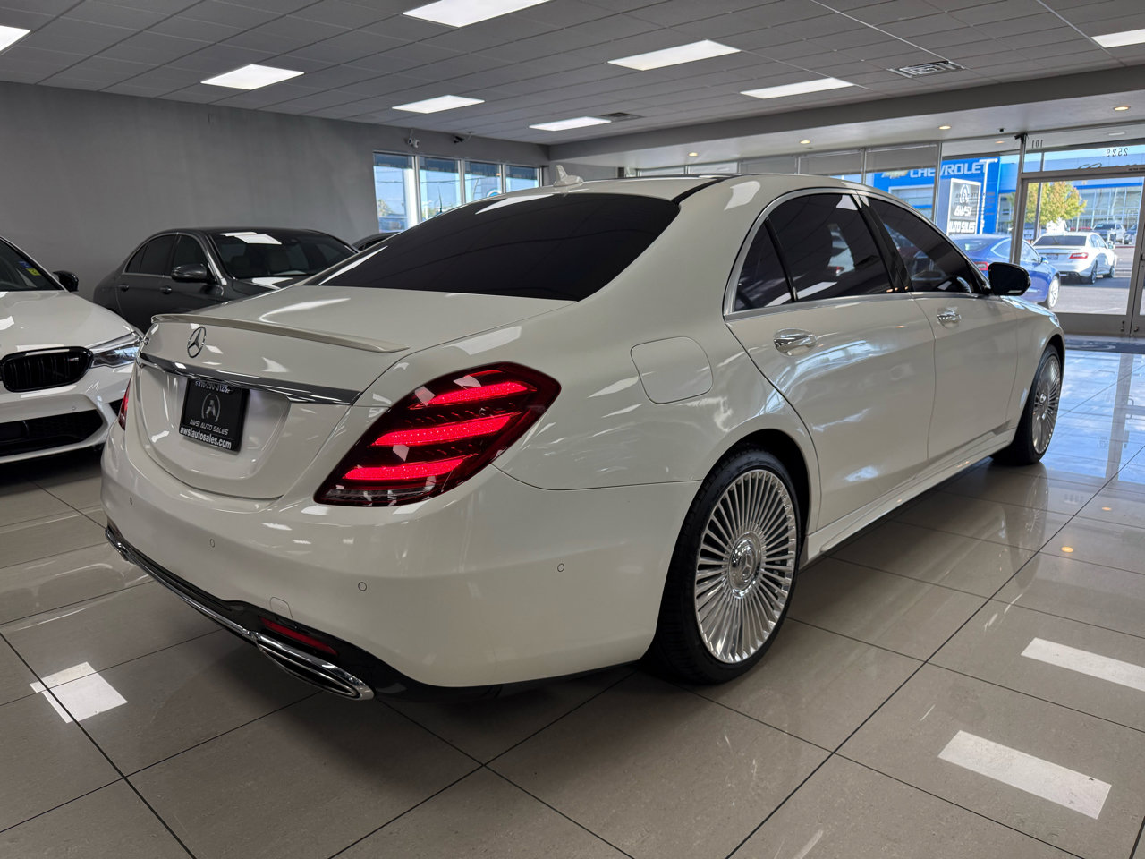 Used 2019 Mercedes-Benz S 450 Sedan w/ AMG Line Exterior image 4