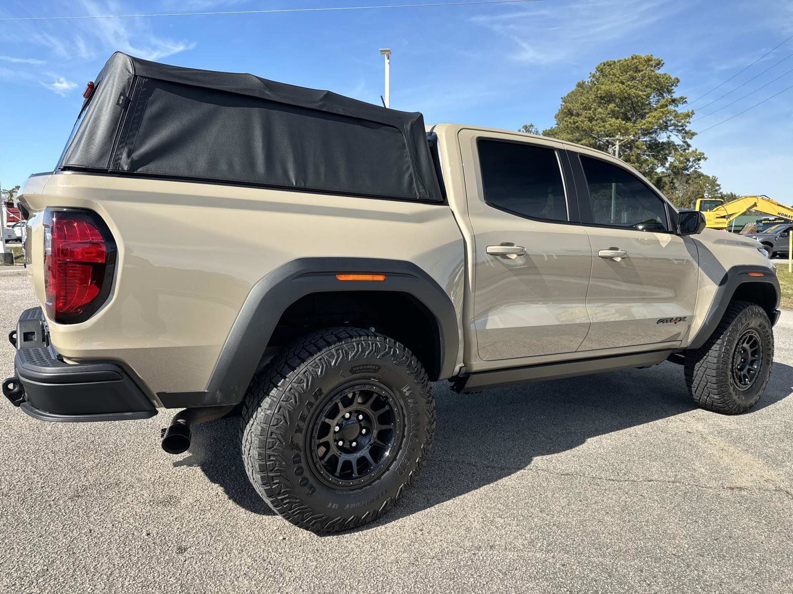 Certified 2024 GMC Canyon AT4X w/ AT4X AEV Edition AWD/4WD image 4