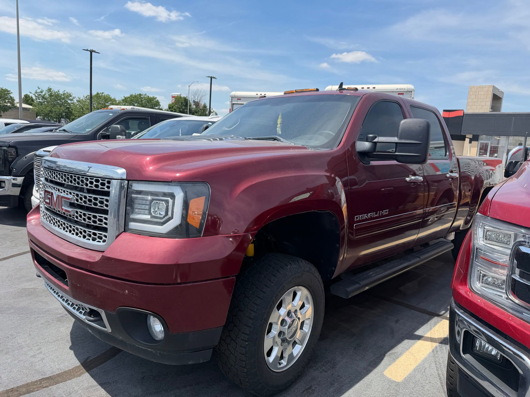 Used 2013 GMC Sierra 2500 Denali w/ Suspension Package, Off-Road AWD/4WD image 2