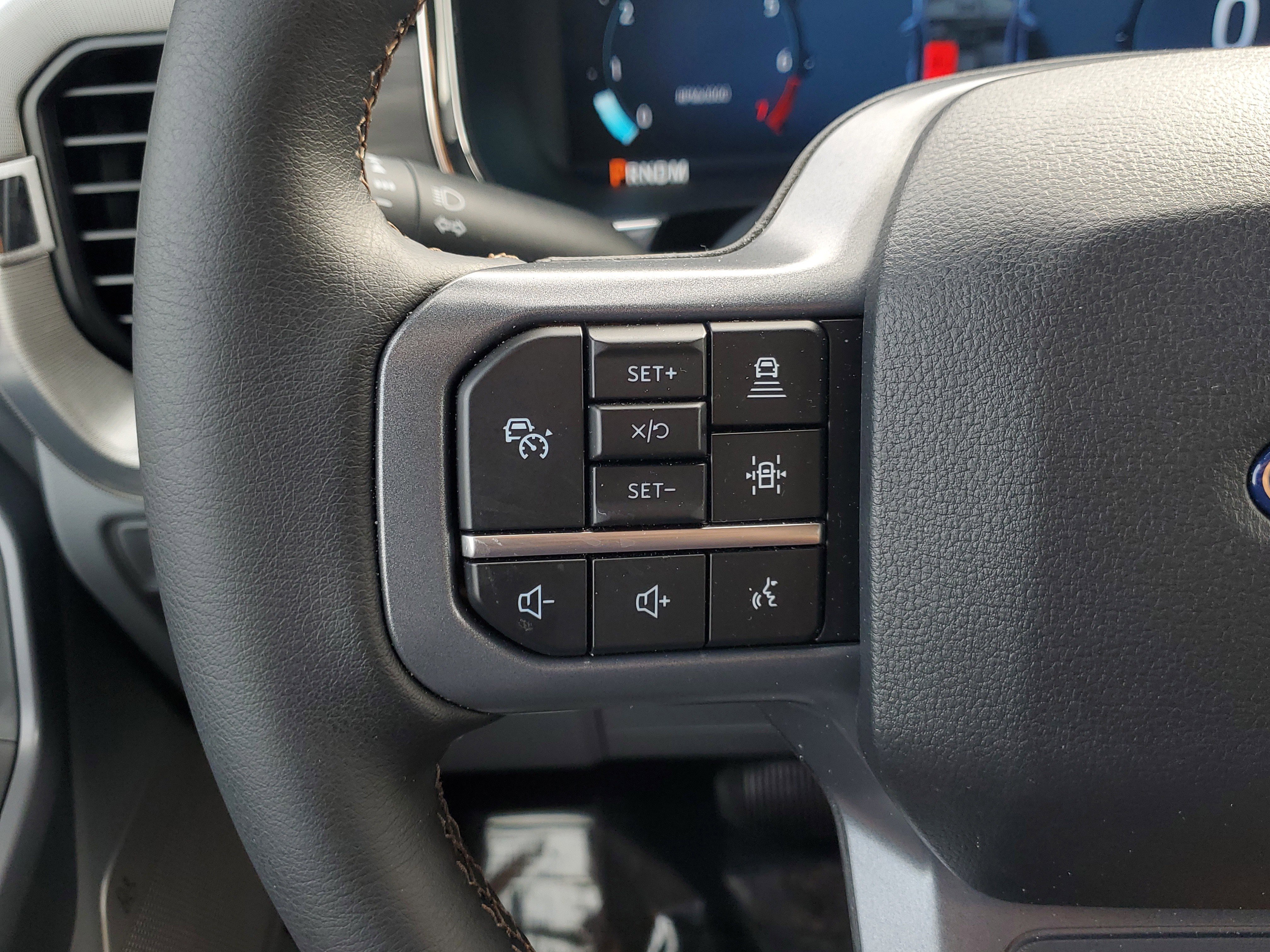 Used 2025 Ford F150 Lariat w/ Equipment Group 501A Mid image 24