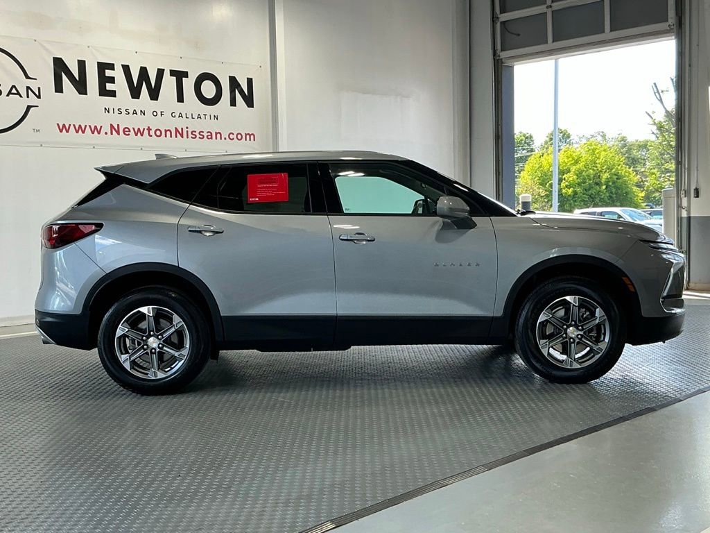 Used 2025 Chevrolet Blazer LT FWD image 25
