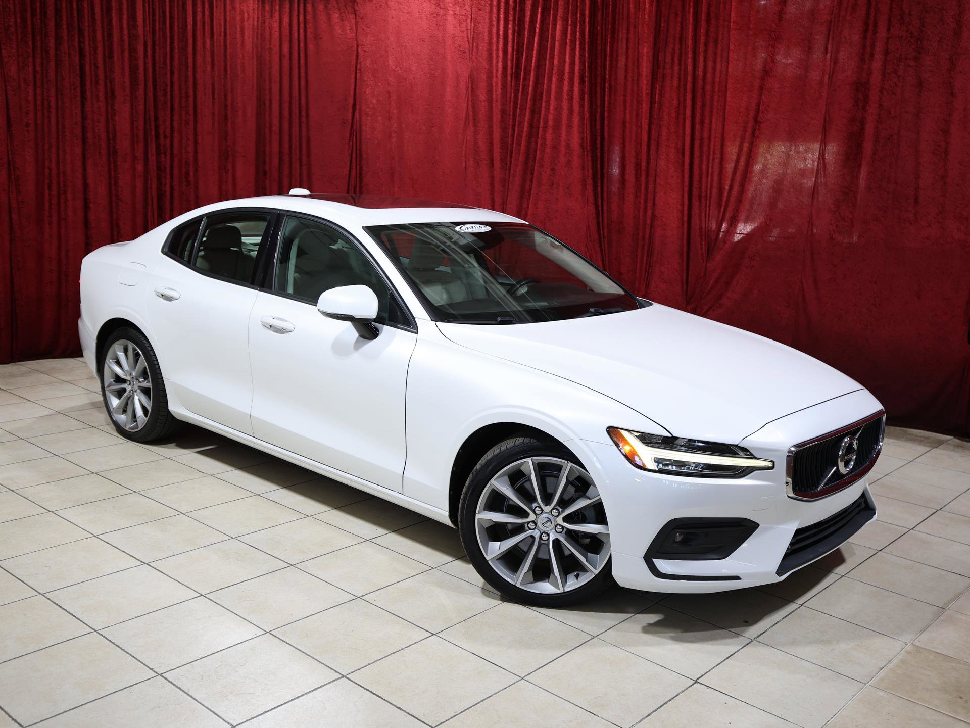 Used 2021 Volvo S60 T5 Momentum FWD image 2