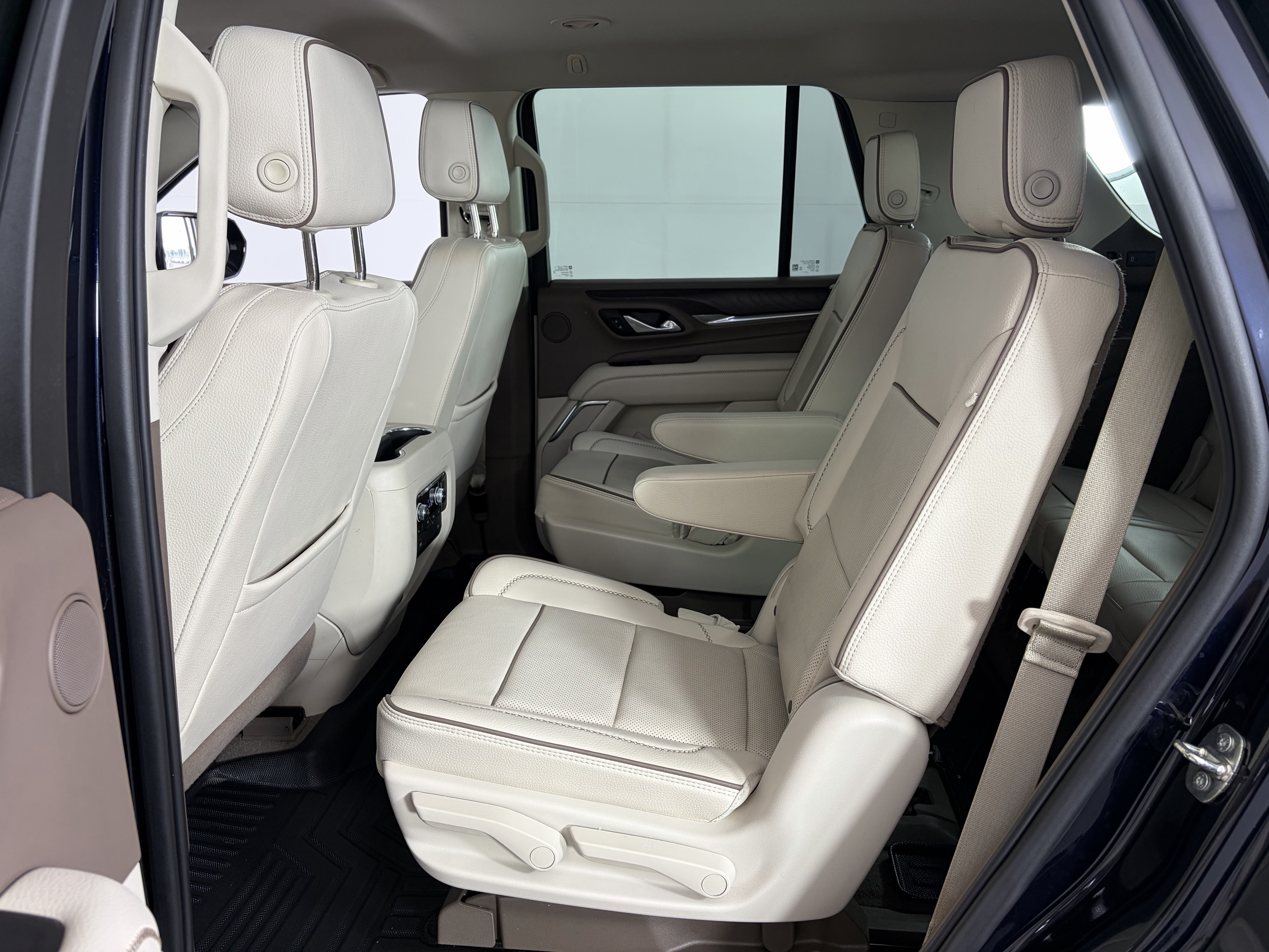 Used 2023 GMC Yukon Denali AWD/4WD image 6