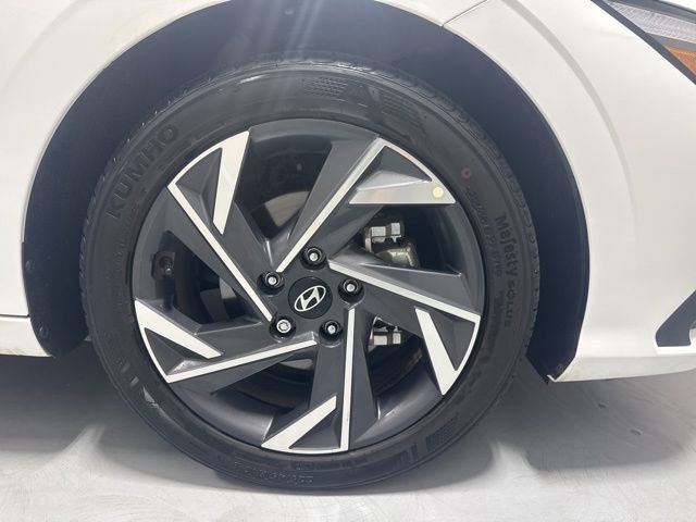 Used 2025 Hyundai Elantra Sport image 4