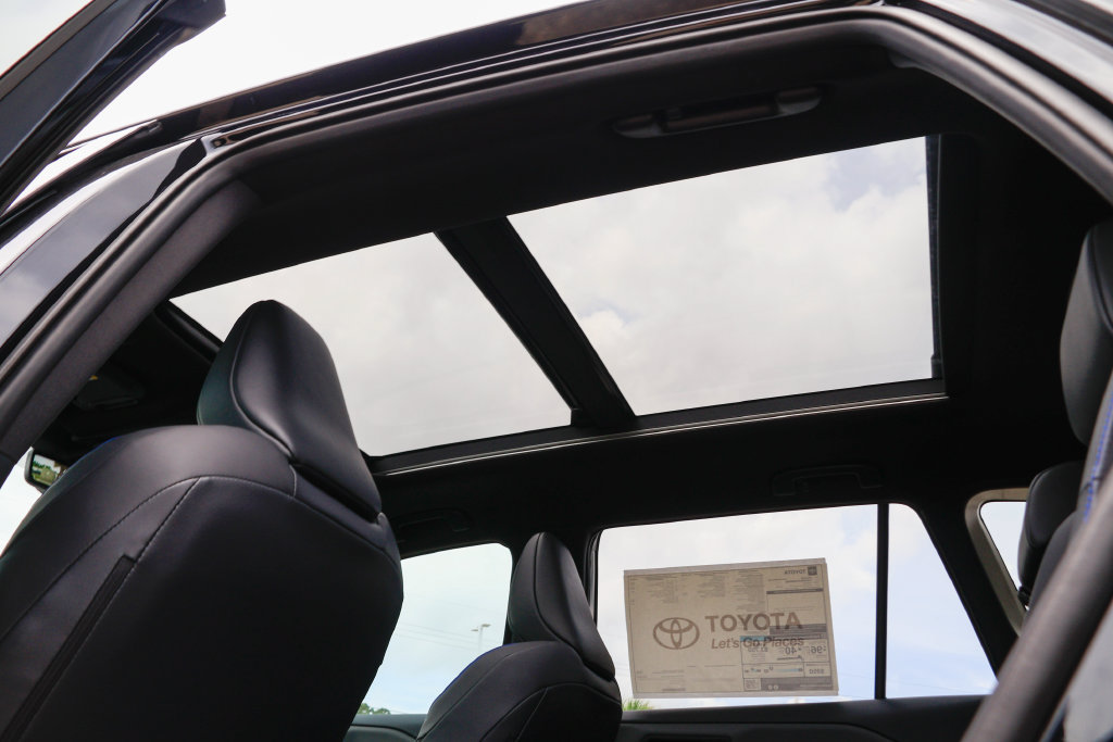 New 2026 Toyota RAV4 XSE w/ Panoramic Sun Roof Package AWD/4WD image 9