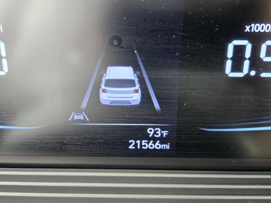 Certified 2023 Hyundai Venue SEL FWD image 25